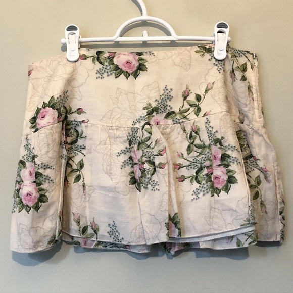 Pretty Skirt in Excellent Condition - Picture 2 of 4